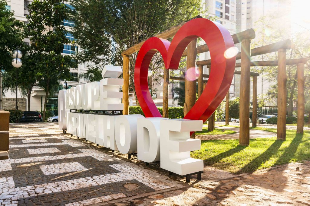 letreiro praça pé vermelho