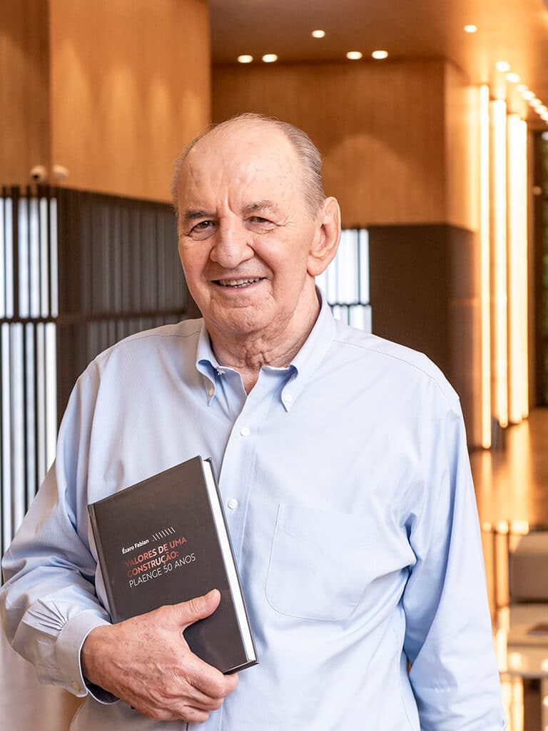Plaenge 50 anos: livro celebra as primeiras cinco décadas de história da empresa