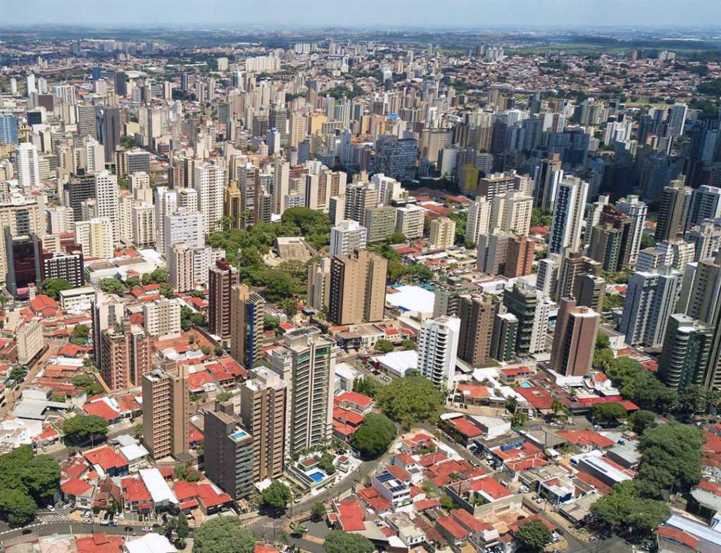 Vista aérea do Bairro Cambuí em Campinas e localização do empreendimento 