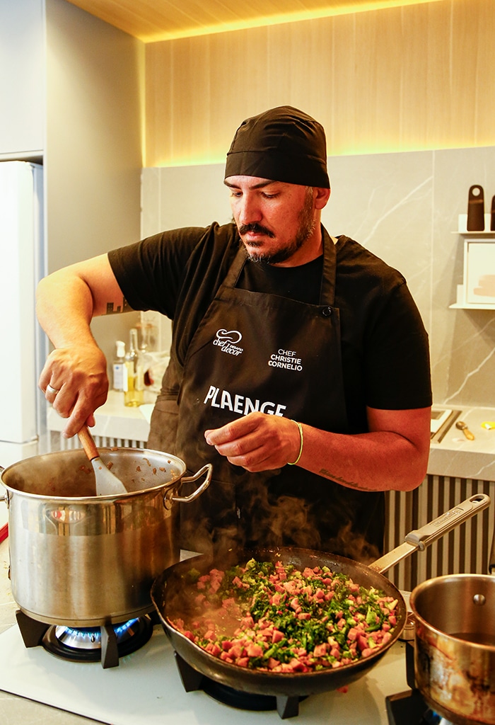 chef preparando a janta, cozinhando