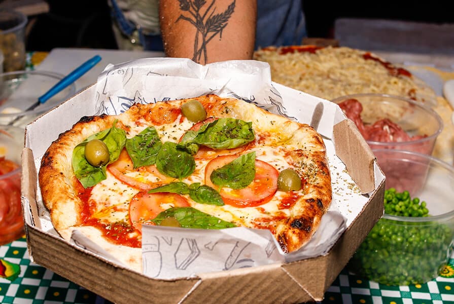 foto de pizza vendida no evento de food truck