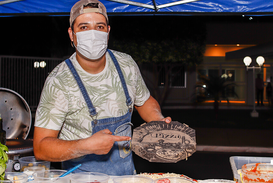 vendedor no evento de food truck