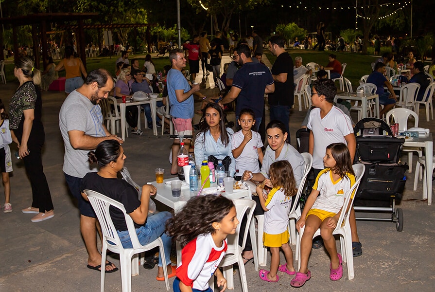 pessoas do evento de food truck