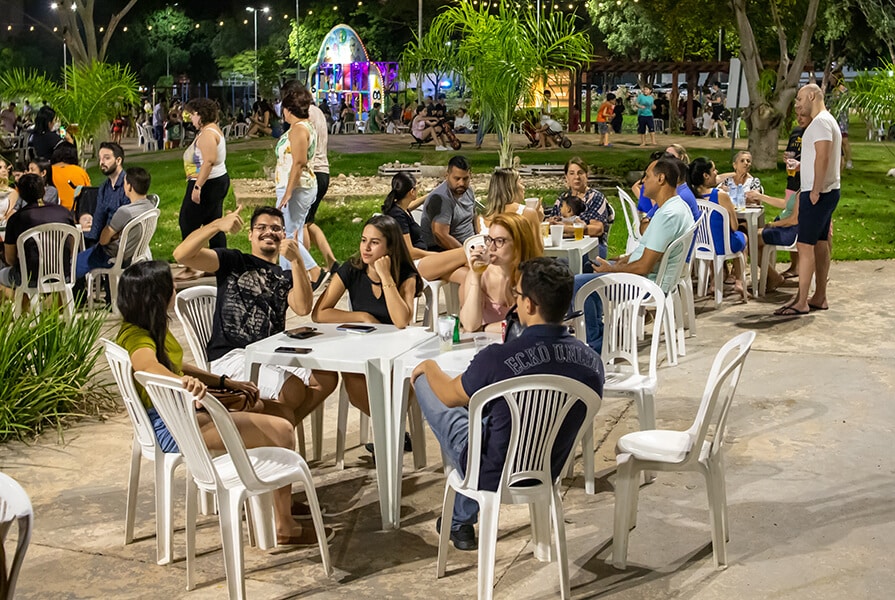 pessoas do evento de food truck