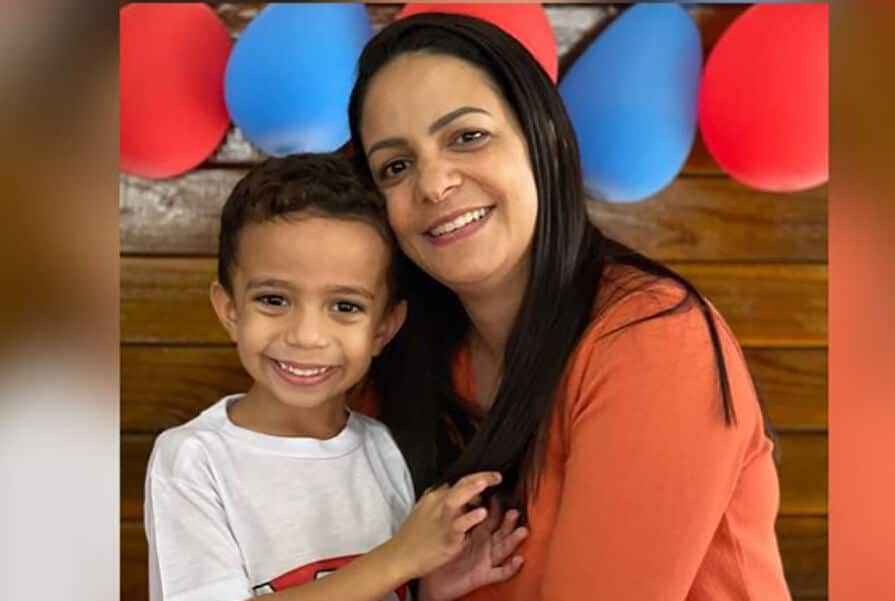 colaboradora mãe com seu filho, homenagem dia das maes