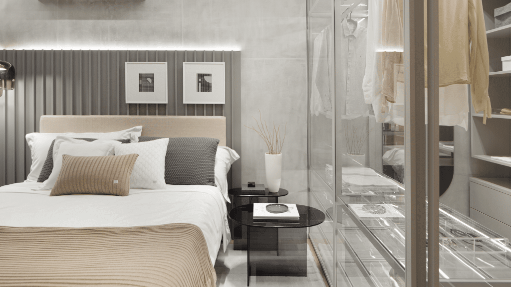 quarto decorado com cores neutras como cinza e bege, decoração japandi