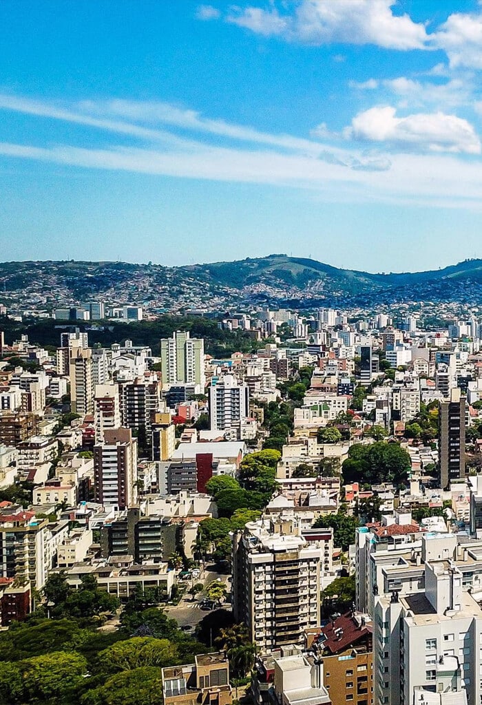 vista aérea de porto alegre prédios mostram valorização de imóvel