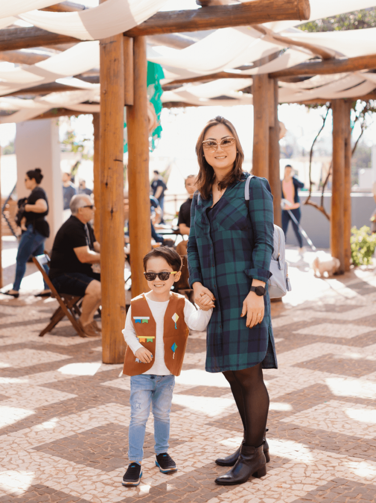 mulher e filho no arraia julino