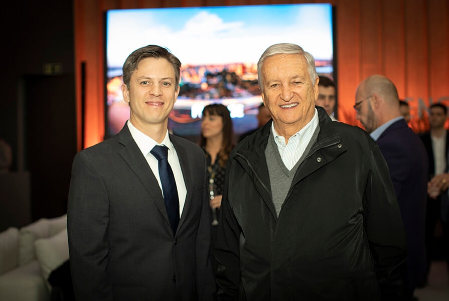 dois homens na inauguração de porto alegre