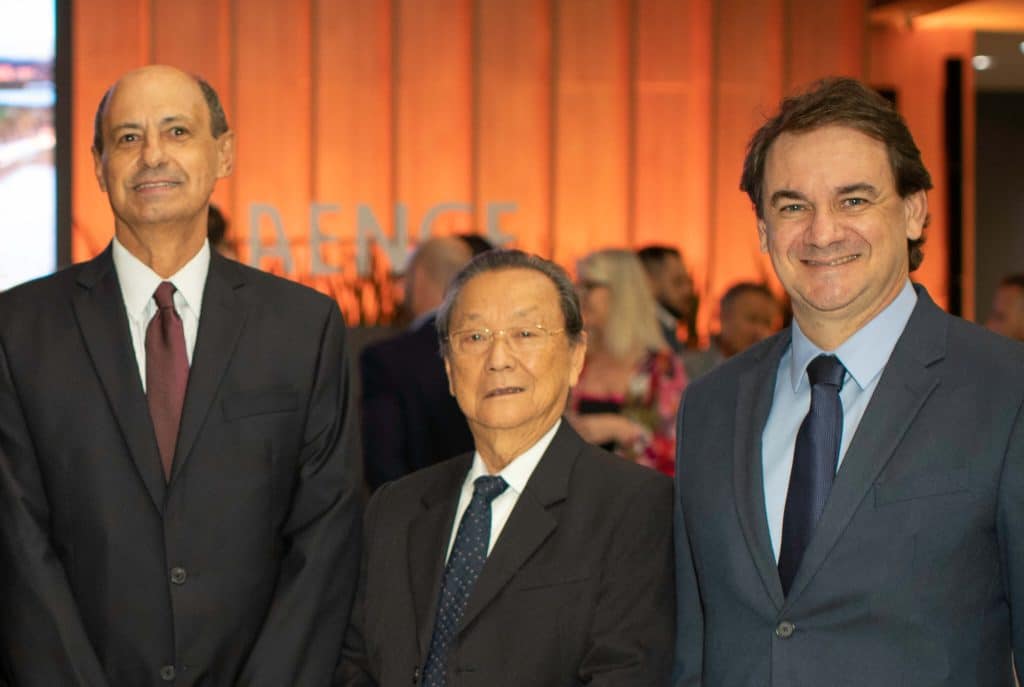 homens na inauguração