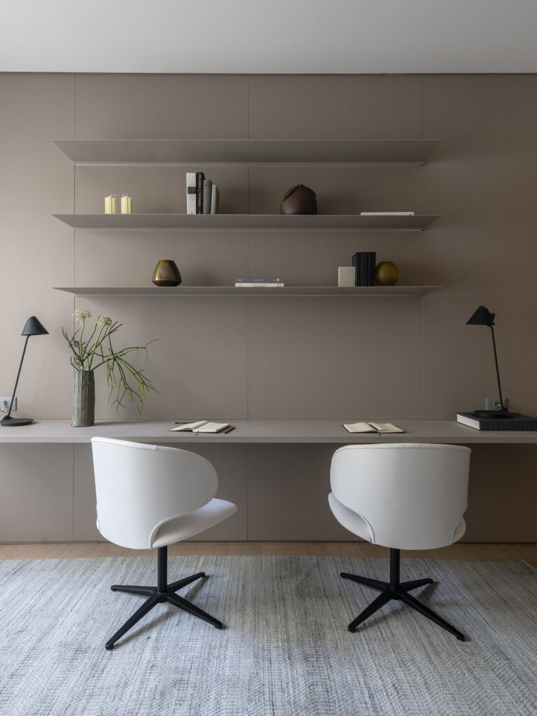 Móveis suspensos trazem amplitude e leveza ao ambiente