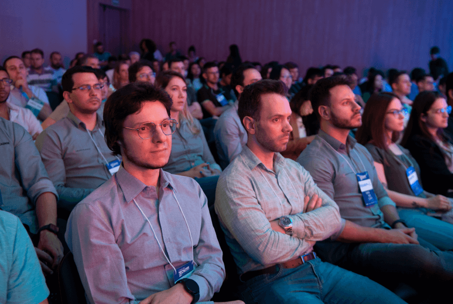 publico assistindo palestra