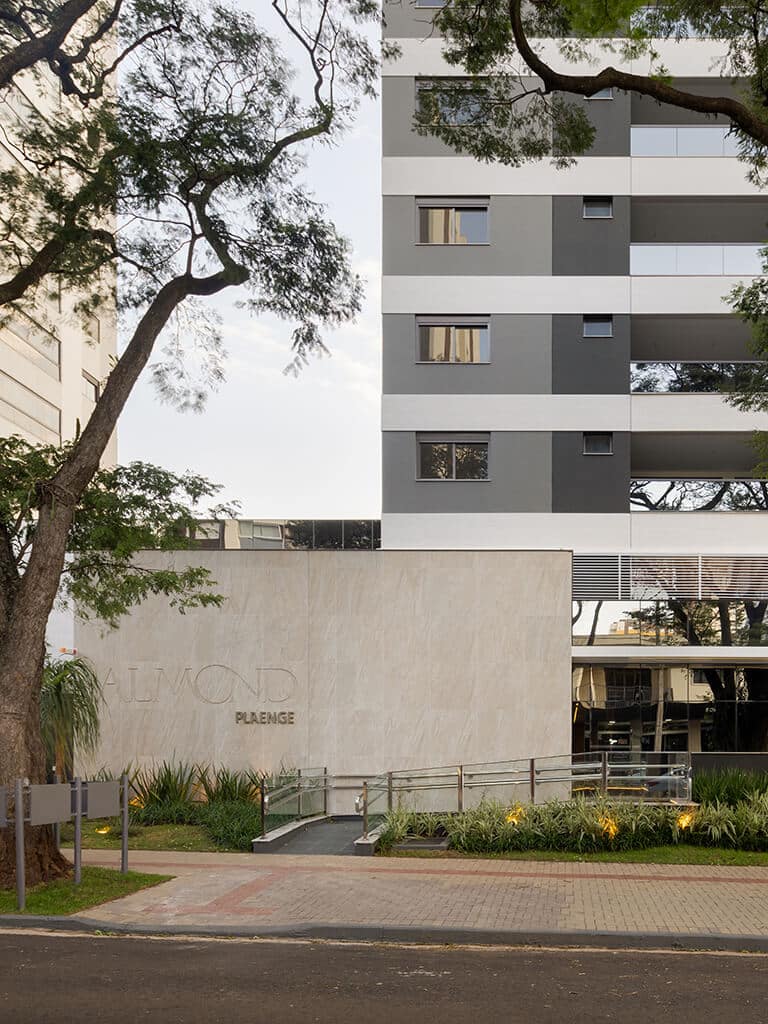 Plaenge celebra entrega antecipada do Almond em Maringá