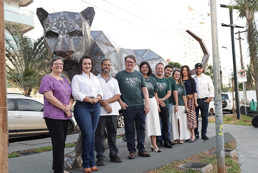 pessoas na Revitalização da praça