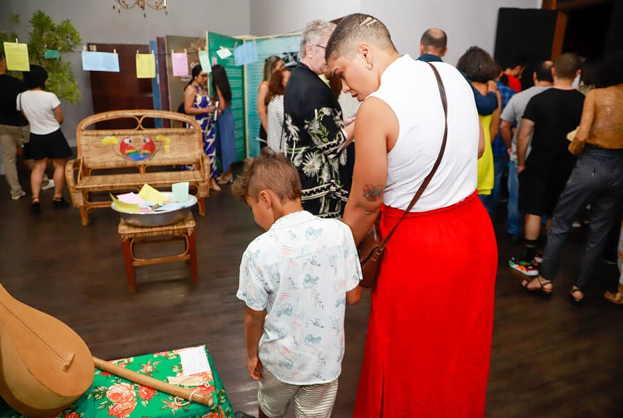 crianças na apresentação  assim se passaram trint’anos