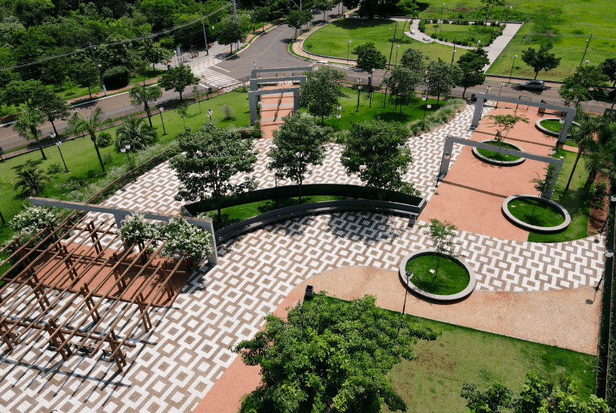 vista aérea de praça revitalizada com gentileza urbana 