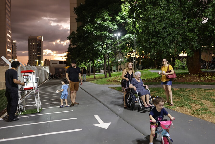 praça em campo grande com gentileza urbana