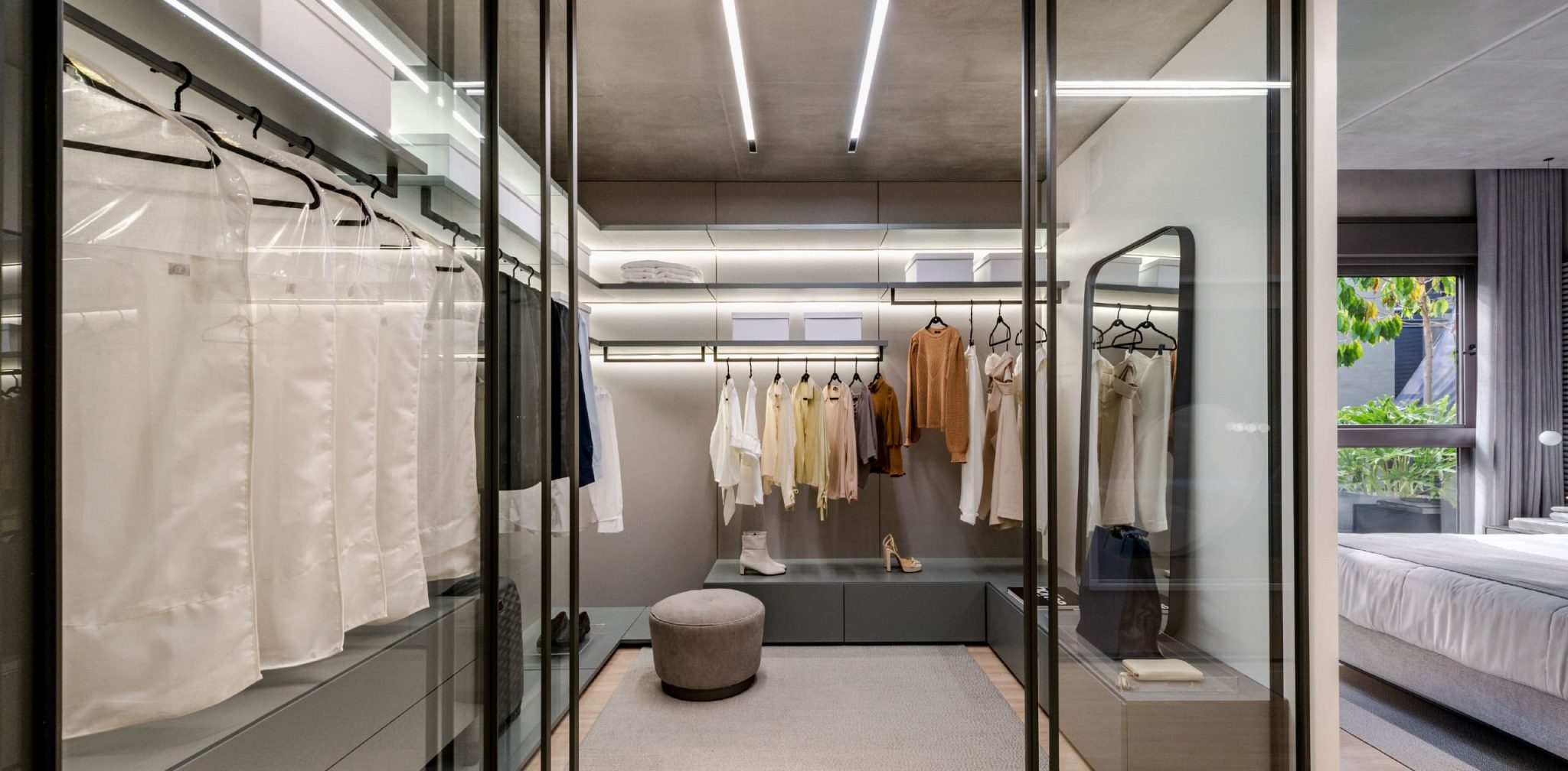 Blog Plaenge - Quarto com closet: 8 dicas para organizar e decorar