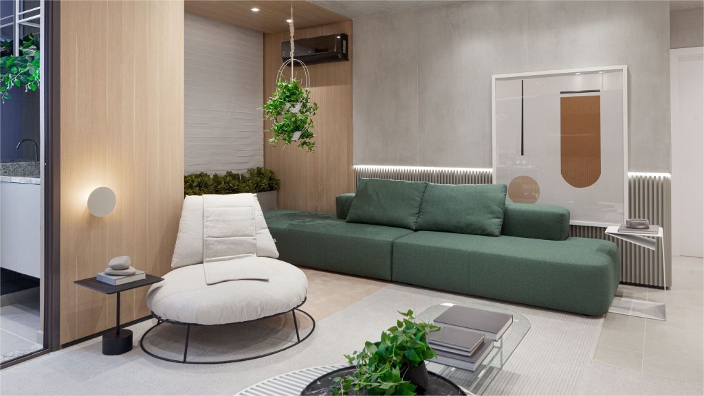 sala de estar moderna com sofá grande verde escuro, poltrona cinza e quadro grande de decoração