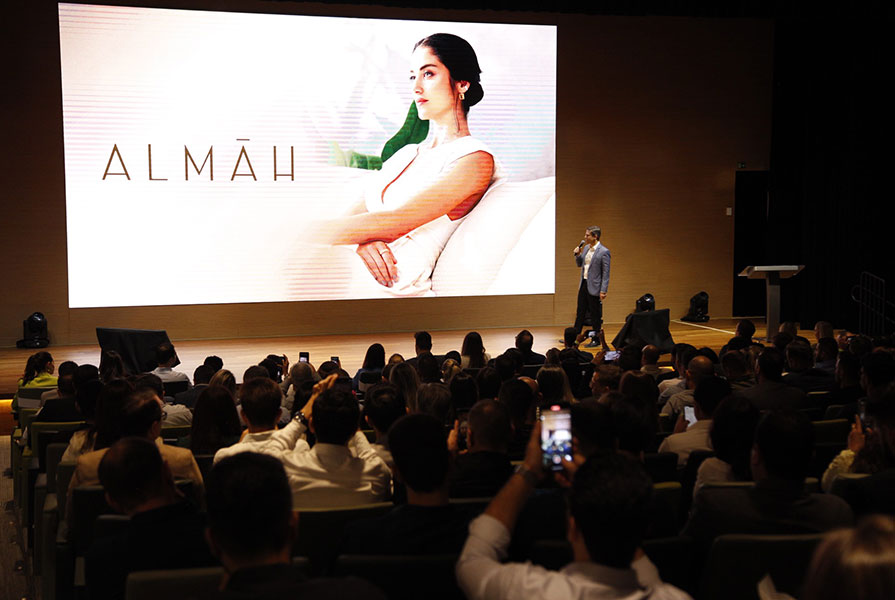 Leonardo Fabian, Gerente Regional, abre o evento de apresentação do Almáh