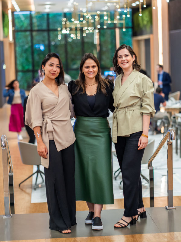 Vanessa Yamamoto, Renata Domingues e Fernanda Jacob no lançamento do Huma