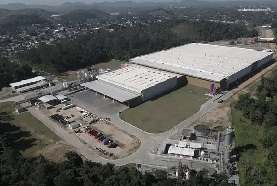 imagem aérea de fábrica da coca cola