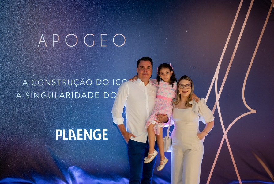 Clientes, parceiros e colaboradores no evento de entraga do Apogeo, em Cuiabá