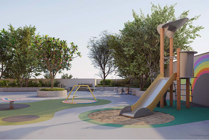 Parque infantil com escorregador e balanço colorido