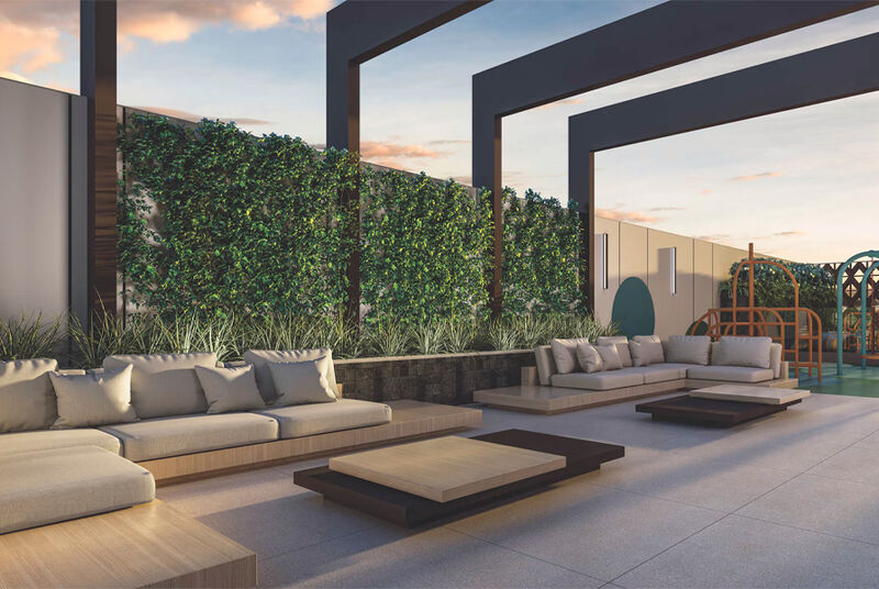 Área externa moderna com sofás e decoração verde