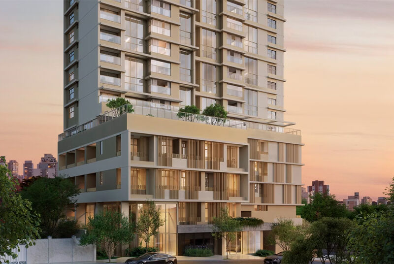 Edifício moderno em área urbana no pôr do sol