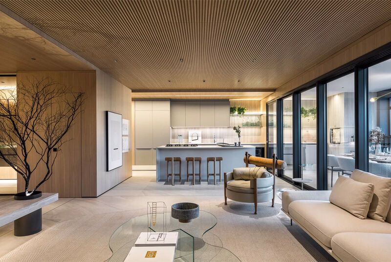 Interior moderno de sala e cozinha integradas