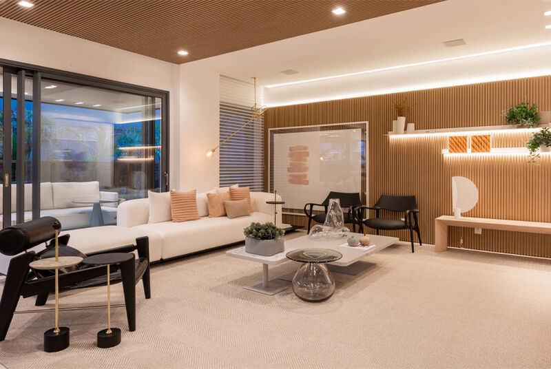 Sala moderna com móveis elegantes e iluminação suave