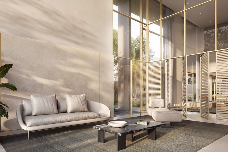 Sala moderna e iluminada com sofá e decoração minimalista