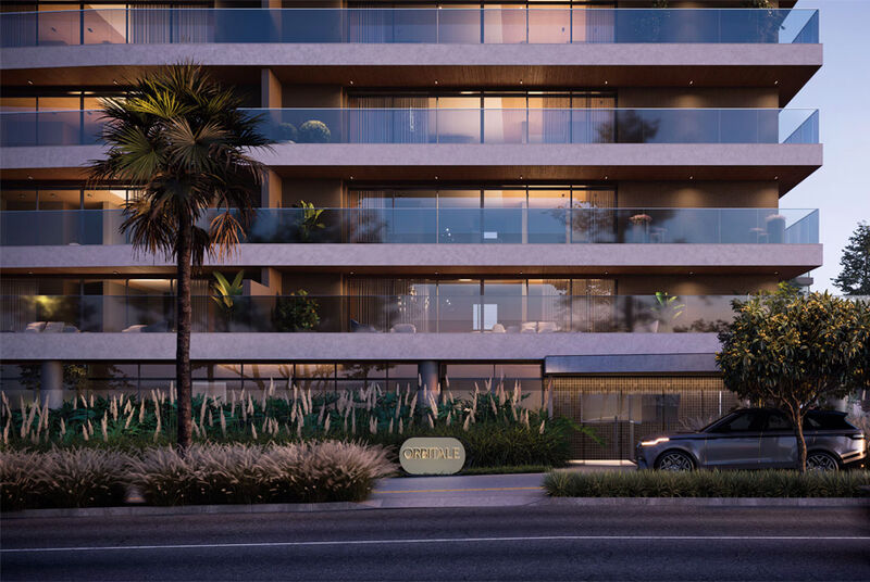 Fachada moderna de edifício residencial ao entardecer