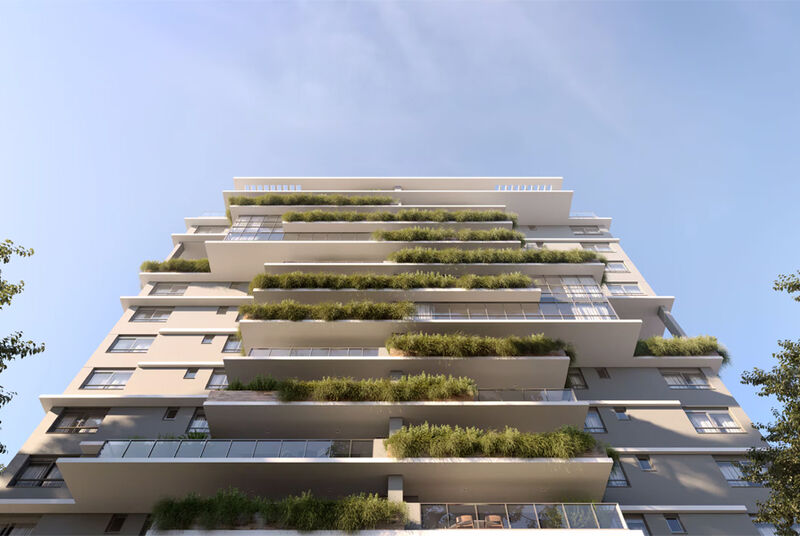 Fachada de prédio moderno com varandas verdinhas